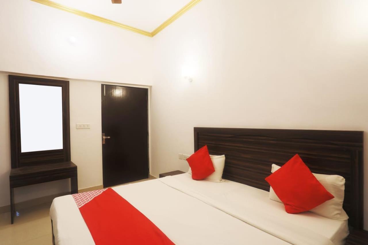 Central Hotel ขชุราโห ภายนอก รูปภาพ