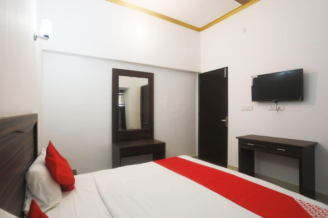 Central Hotel ขชุราโห ภายนอก รูปภาพ