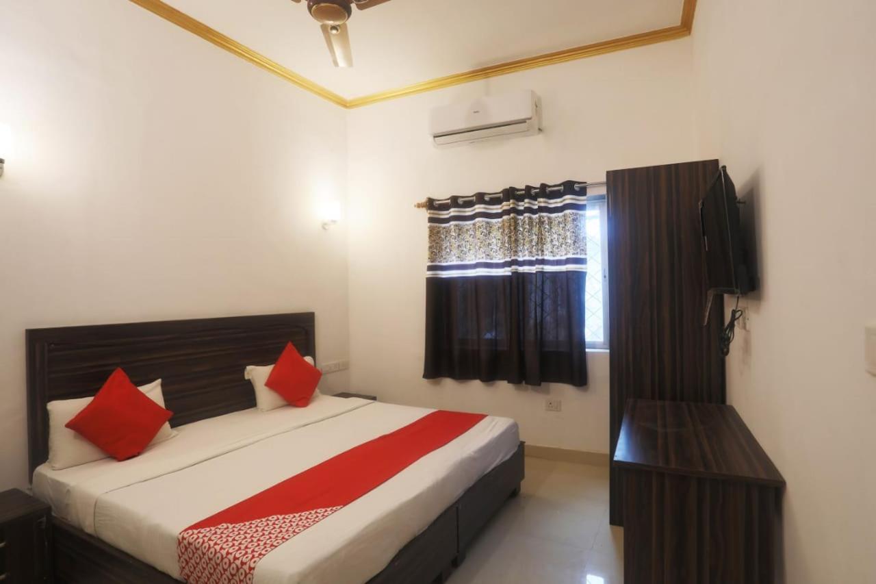 Central Hotel ขชุราโห ภายนอก รูปภาพ